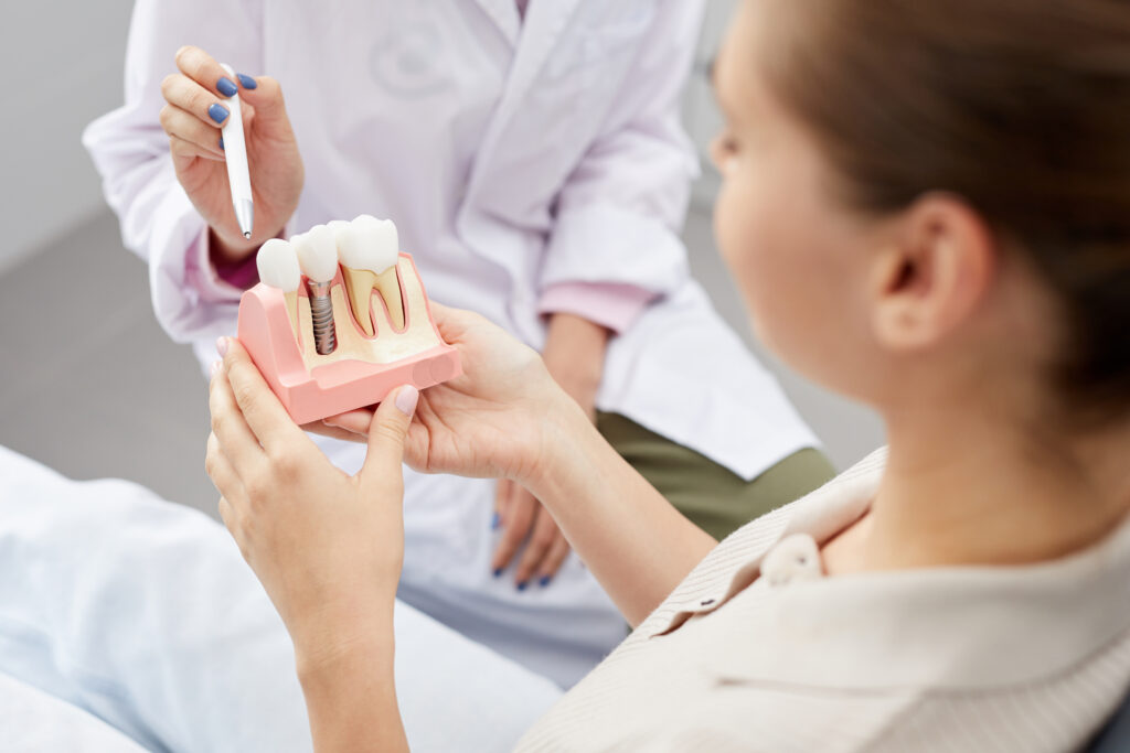 consultation dentaire orientation soins 1024x683 Implant Dentaire Apolline Dental Care | Cabinet Dentaire Spécialisé